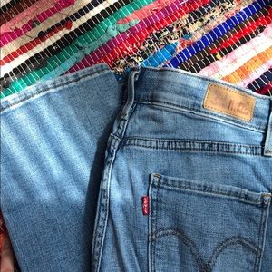 women’s levi’s jeans